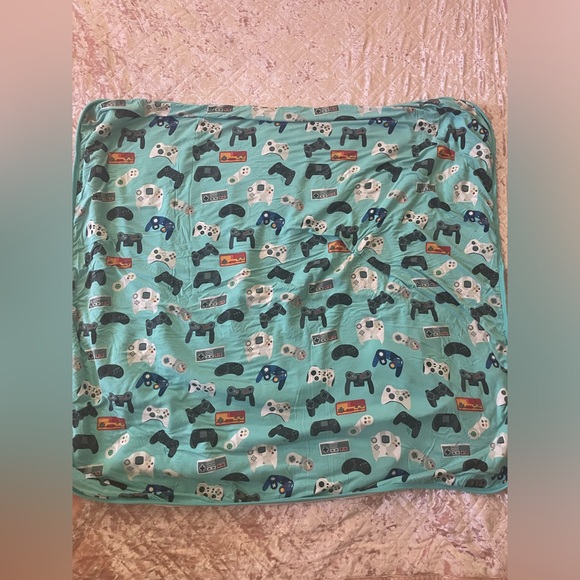 Posh peanut gamer hooded towel used a few times - Picture 2 of 4